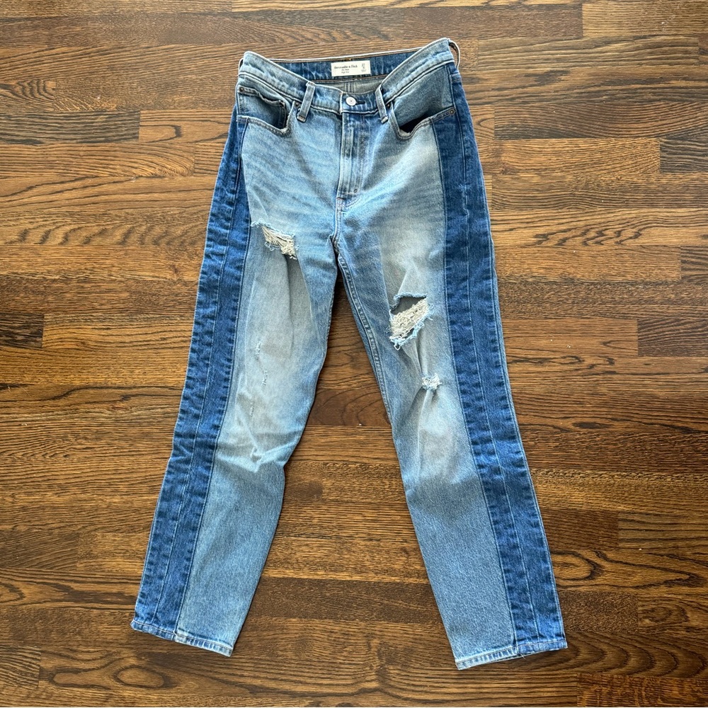 Abercrombie High Rise Mom Jeans - Size: 27 (4R)